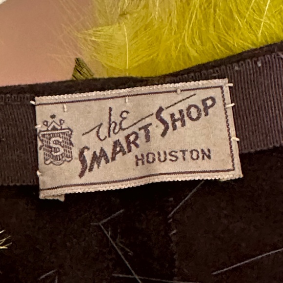 GORGEOUS 1930\'s BROWN FELT HAT WITH ASYMMETRICAL BRIM WITH CHARTREUSE FEATHERS